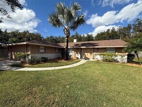 525 Lakeview Dr in Oldsmar, FL - Building Photo - Building Photo