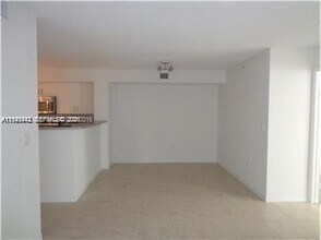 520 SW 111th Ave in Pembroke Pines, FL - Building Photo - Building Photo