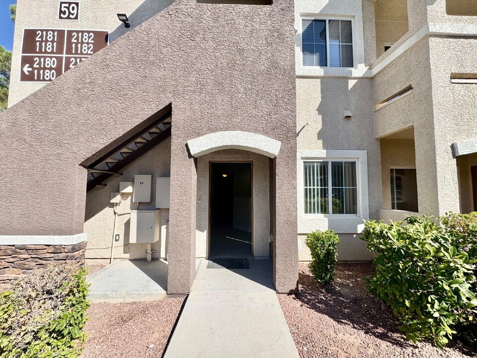 9303 Gilcrease Ave in Las Vegas, NV - Building Photo