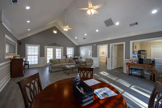 Walden Pointe in Griffin, GA - Foto de edificio - Interior Photo