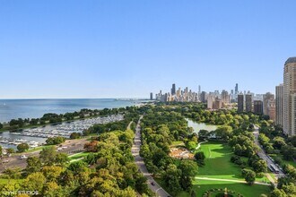 330 W Diversey Pkwy in Chicago, IL - Building Photo - Building Photo