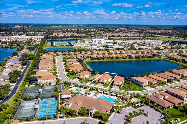 13755 Luna Dr in Naples, FL - Building Photo - Building Photo