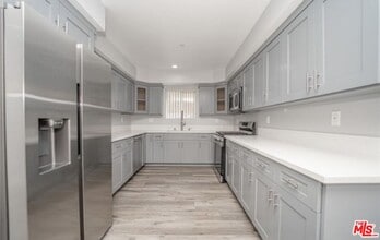 1348 E Vernon Ave in Los Angeles, CA - Building Photo - Building Photo