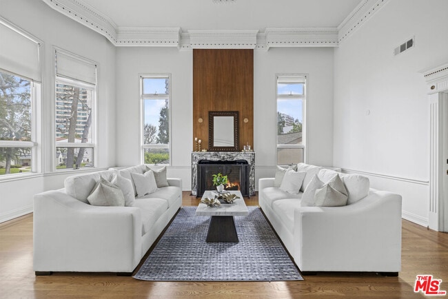 property at 865 Warner Ave