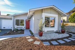 1643 Peacock Blvd in Oceanside, CA - Building Photo