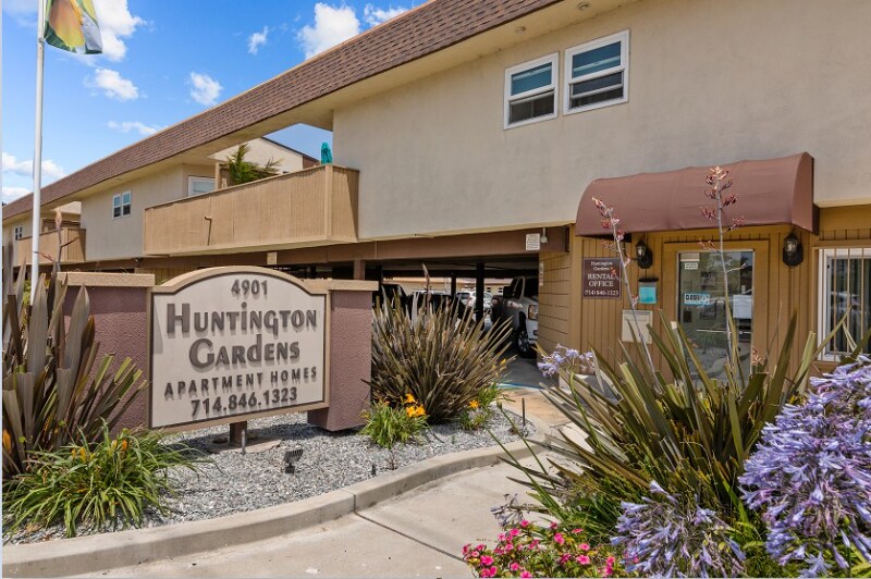 4901 Heil Ave in Huntington Beach, CA - Building Photo