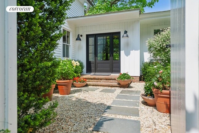 36 Hamilton St in Sag Harbor, NY - Building Photo - Building Photo