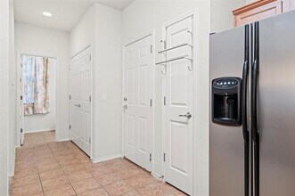 2725 Hyde Park Dr in Grand Prairie, TX - Building Photo - Building Photo