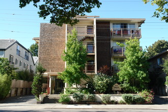 Terrace Apartments in Burlingame, CA - Building Photo - Building Photo