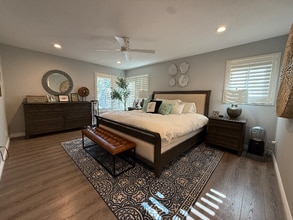 459 Jolina Way in Encinitas, CA - Foto de edificio - Building Photo