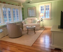 18 Hillandale Rd in Westport, CT - Building Photo - Building Photo