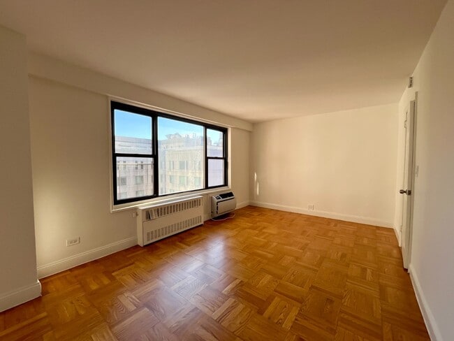 145 Fourth Avenue, Unit 12J in New York, NY - Building Photo - Building Photo