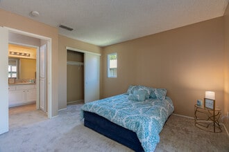 Village at Fair Oaks in Fair Oaks, CA - Foto de edificio - Interior Photo