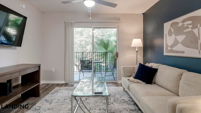 10200 Falcon Pine Blvd in Orlando, FL - Foto de edificio - Building Photo