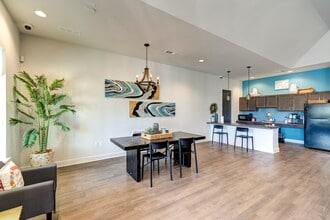 Culebra Creek Apartments in San Antonio, TX - Foto de edificio - Building Photo