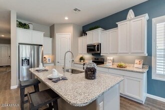 2034 W Yellowbird Ln in Phoenix, AZ - Building Photo - Building Photo