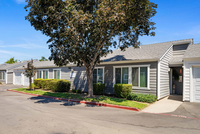 Southwind Court Apartments in Sacramento, CA - Building Photo - Building Photo