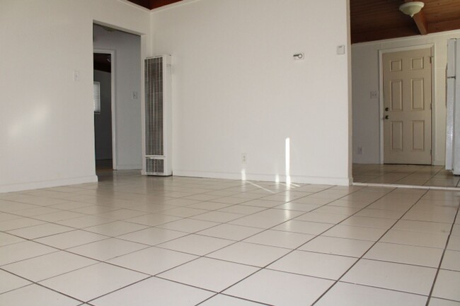 527 Vaqueros Ave in Rodeo, CA - Building Photo - Building Photo