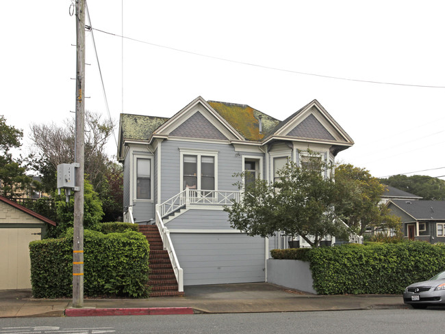 489 Laurel Ave in Pacific Grove, CA - Building Photo - Building Photo