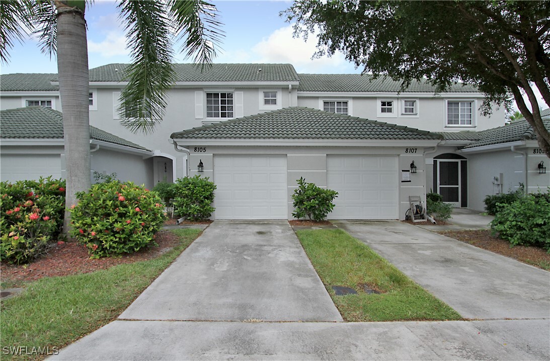 8105 Pacific Beach Dr in Ft. Myers, FL - Building Photo