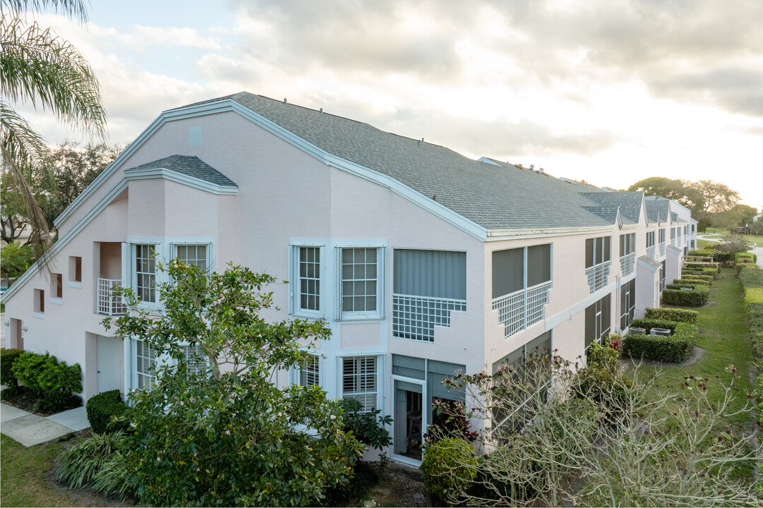 Muirfield Condos in Jupiter, FL - Building Photo