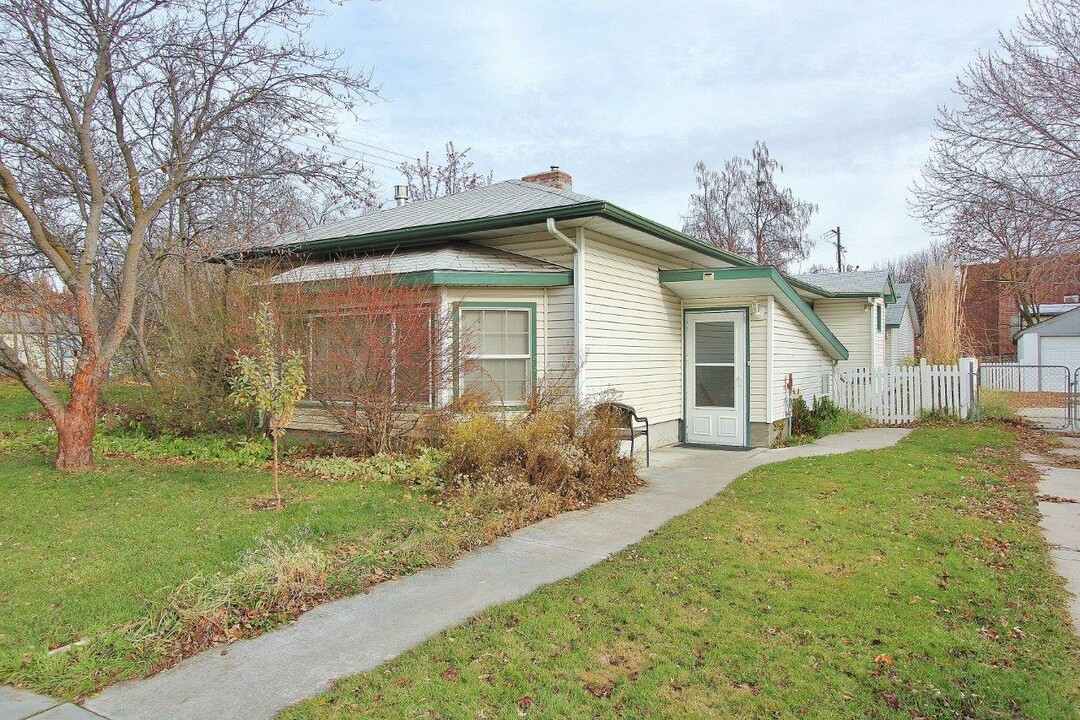 502 S Hayes Ave in Emmett, ID - Foto de edificio