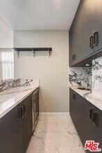 323 N Palm Dr in Beverly Hills, CA - Building Photo - Building Photo