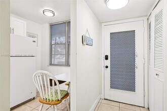 2900 NW 48th Terrace in Lauderdale Lakes, FL - Building Photo - Building Photo