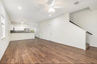 5007 Mallow St in Houston, TX - Foto de edificio - Building Photo