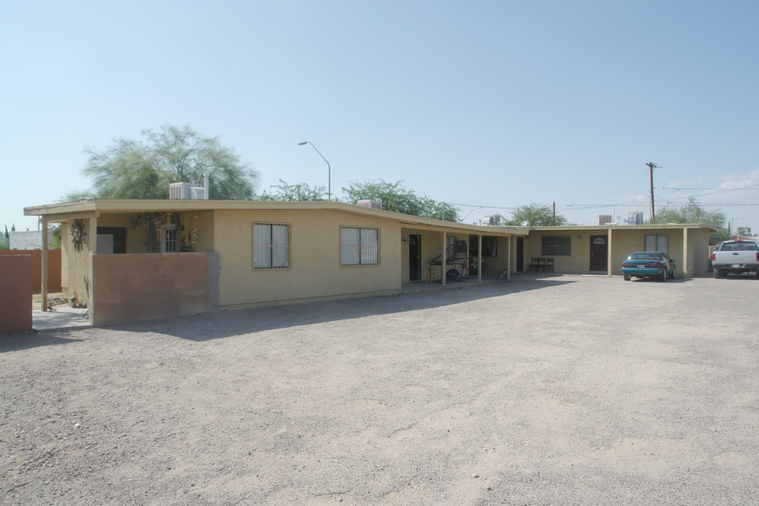 211 E Lee St in Tucson, AZ - Foto de edificio