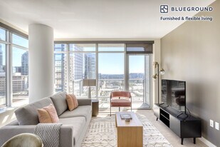 10301 NE 10th St in Bellevue, WA - Building Photo