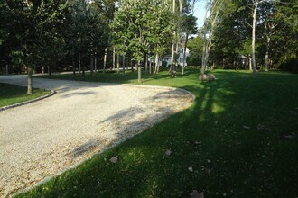 56 Barkers Island Rd in Southampton, NY - Building Photo - Building Photo