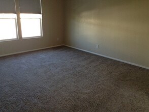 595 E 77th Ave in Thornton, CO - Foto de edificio - Building Photo