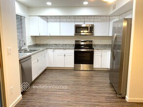 2315 W Running Deer Trl in Phoenix, AZ - Building Photo - Building Photo