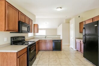 9048 W Chanute Pass in Phoenix, AZ - Building Photo - Building Photo