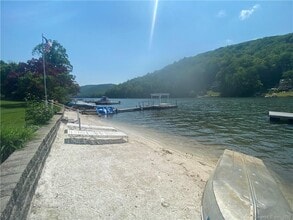 17 Pinewood Shores in Sherman, CT - Building Photo - Building Photo