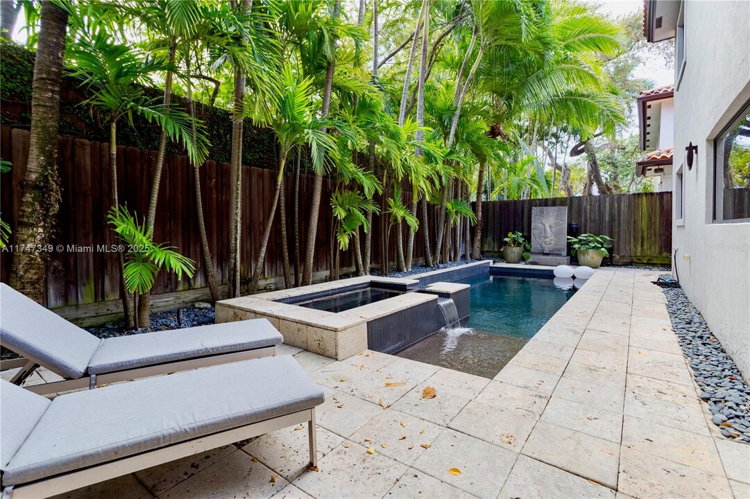 2624 Lincoln Ave in Miami, FL - Building Photo