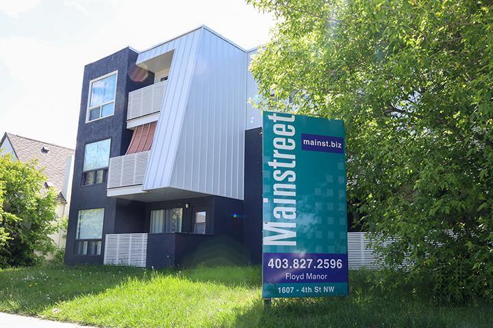 Floyd Manor in Calgary, AB - Building Photo