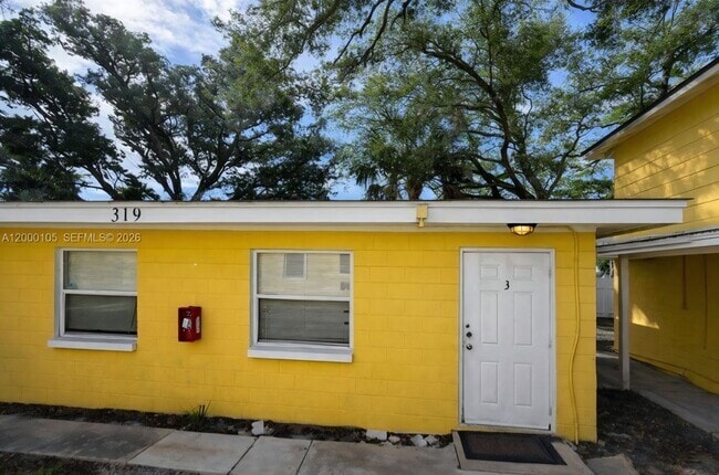 property at 319 Country Club Oval