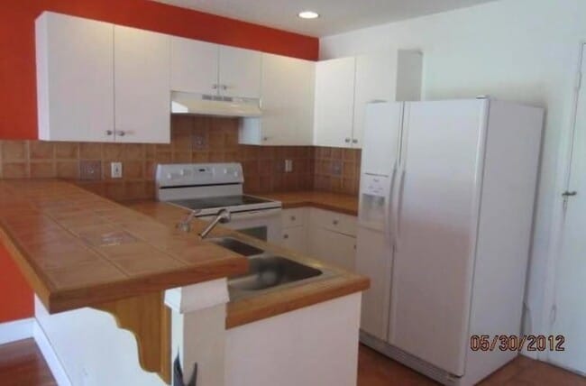 5267 Pine Meadows Rd in Greenacres, FL - Building Photo - Building Photo
