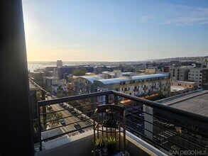 425 W Beech St, Unit 1156 in San Diego, CA - Building Photo - Building Photo