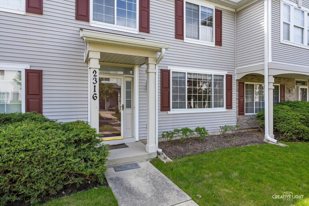 2316 Reflections Dr in Aurora, IL - Building Photo