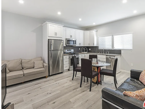420 W Century Blvd, Unit 420 S. Citrus Avenue. in Los Angeles, CA - Building Photo - Building Photo