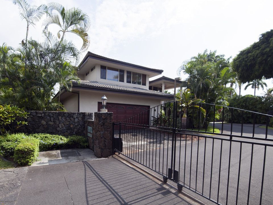 Alii Point in Kailua Kona, HI - Building Photo