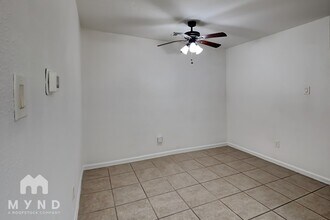 13027 Nature Trail, Unit 2303 in Houston, TX - Foto de edificio - Building Photo