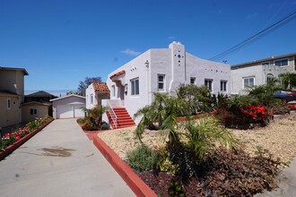 2444 Curlew St in San Diego, CA - Building Photo - Building Photo