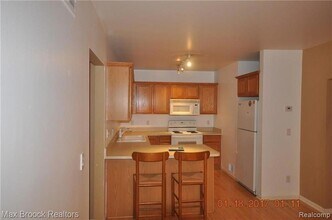 156 Tiffany Ln Pvt, Unit 97 in Royal Oak, MI - Building Photo - Building Photo