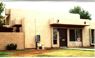 Hallcraft Villas West Seven in Phoenix, AZ - Building Photo