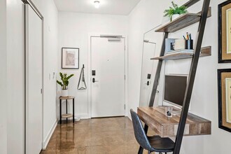 1450 S Blue Island Ave, Unit 230 in Chicago, IL - Foto de edificio - Building Photo