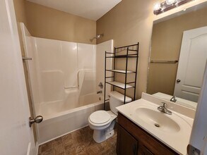 805 Oak Arbor Ct in Clarksville, TN - Building Photo - Building Photo